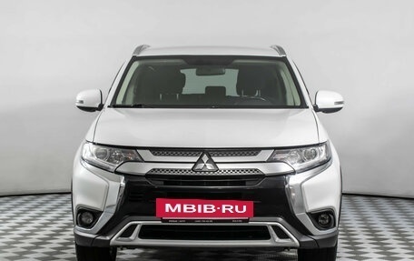 Mitsubishi Outlander III рестайлинг 3, 2020 год, 2 010 000 рублей, 2 фотография