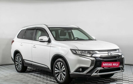 Mitsubishi Outlander III рестайлинг 3, 2020 год, 2 010 000 рублей, 3 фотография