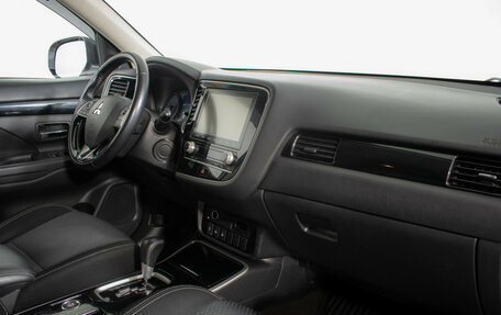 Mitsubishi Outlander III рестайлинг 3, 2020 год, 2 010 000 рублей, 9 фотография