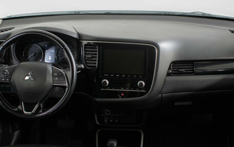 Mitsubishi Outlander III рестайлинг 3, 2020 год, 2 010 000 рублей, 12 фотография