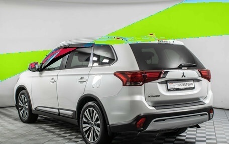 Mitsubishi Outlander III рестайлинг 3, 2020 год, 2 010 000 рублей, 7 фотография
