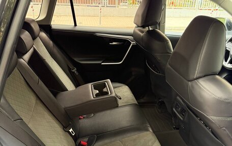 Toyota RAV4, 2023 год, 3 550 000 рублей, 9 фотография