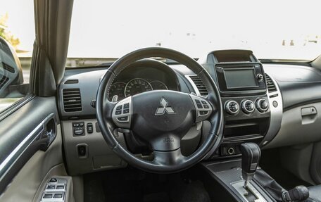 Mitsubishi Pajero Sport II рестайлинг, 2014 год, 2 048 000 рублей, 15 фотография