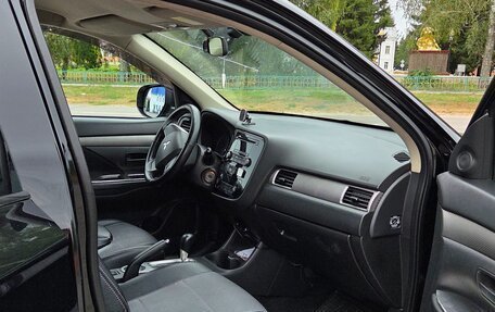Mitsubishi Outlander III рестайлинг 3, 2014 год, 1 400 000 рублей, 9 фотография