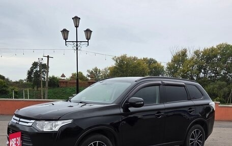 Mitsubishi Outlander III рестайлинг 3, 2014 год, 1 400 000 рублей, 3 фотография