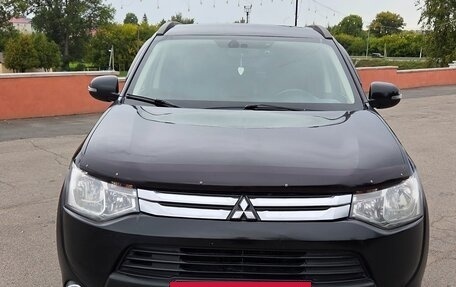 Mitsubishi Outlander III рестайлинг 3, 2014 год, 1 400 000 рублей, 2 фотография