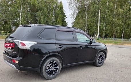 Mitsubishi Outlander III рестайлинг 3, 2014 год, 1 400 000 рублей, 5 фотография