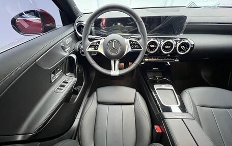 Mercedes-Benz A-Класс, 2023 год, 2 560 000 рублей, 10 фотография