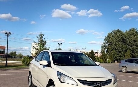 Hyundai Solaris II рестайлинг, 2015 год, 895 000 рублей, 3 фотография