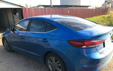 Hyundai Elantra VI рестайлинг, 2016 год, 1 000 000 рублей, 4 фотография