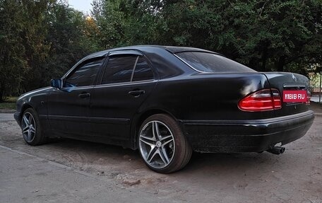 Mercedes-Benz E-Класс, 1996 год, 350 000 рублей, 1 фотография