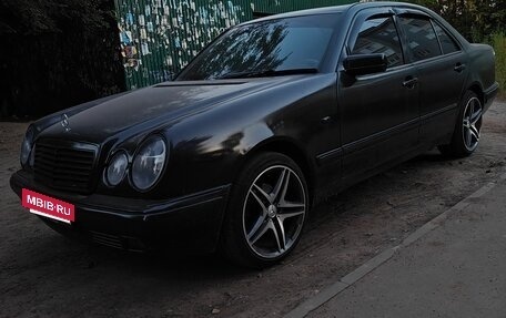 Mercedes-Benz E-Класс, 1996 год, 350 000 рублей, 3 фотография