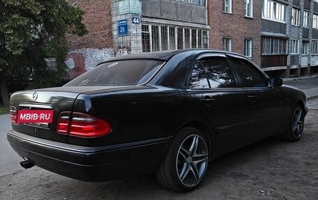 Mercedes-Benz E-Класс, 1996 год, 350 000 рублей, 2 фотография