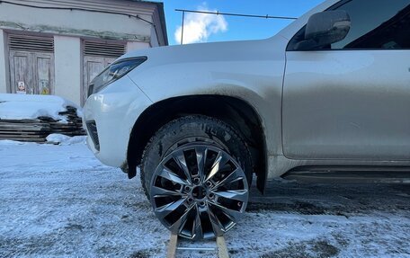 Toyota Land Cruiser Prado 150 рестайлинг 2, 2021 год, 6 500 000 рублей, 13 фотография