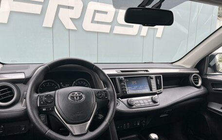 Toyota RAV4, 2017 год, 2 399 000 рублей, 13 фотография