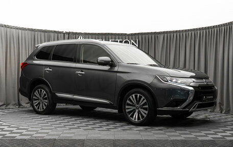 Mitsubishi Outlander III рестайлинг 3, 2020 год, 2 820 000 рублей, 2 фотография