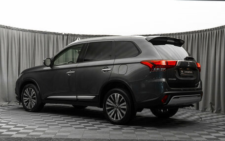 Mitsubishi Outlander III рестайлинг 3, 2020 год, 2 820 000 рублей, 4 фотография
