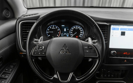 Mitsubishi Outlander III рестайлинг 3, 2020 год, 2 820 000 рублей, 10 фотография
