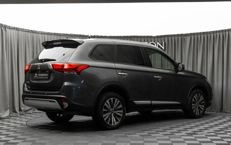 Mitsubishi Outlander III рестайлинг 3, 2020 год, 2 820 000 рублей, 5 фотография