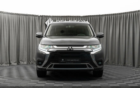Mitsubishi Outlander III рестайлинг 3, 2020 год, 2 820 000 рублей, 3 фотография