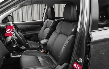 Mitsubishi Outlander III рестайлинг 3, 2020 год, 2 820 000 рублей, 9 фотография