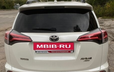 Toyota RAV4, 2017 год, 2 650 000 рублей, 5 фотография