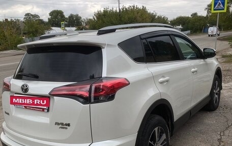 Toyota RAV4, 2017 год, 2 650 000 рублей, 6 фотография