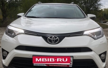 Toyota RAV4, 2017 год, 2 650 000 рублей, 9 фотография