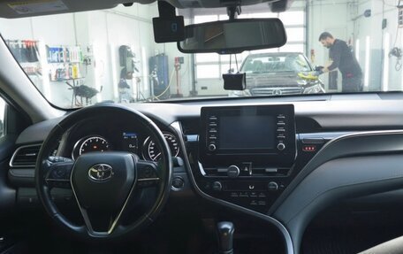 Toyota Camry, 2021 год, 3 100 000 рублей, 10 фотография