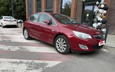 Opel Astra J, 2011 год, 600 000 рублей, 2 фотография