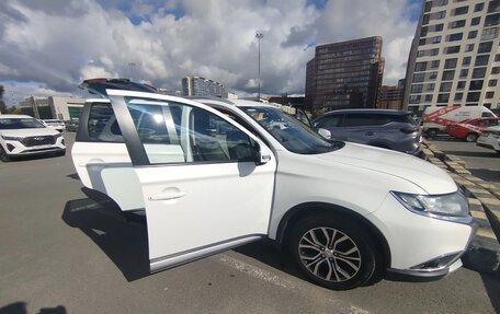 Mitsubishi Outlander III рестайлинг 3, 2015 год, 1 500 000 рублей, 6 фотография