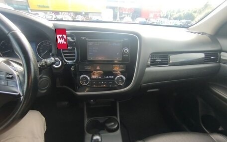 Mitsubishi Outlander III рестайлинг 3, 2015 год, 1 500 000 рублей, 5 фотография
