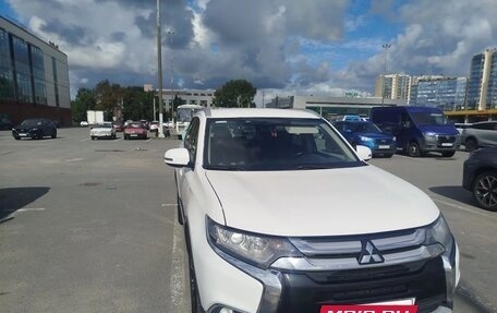 Mitsubishi Outlander III рестайлинг 3, 2015 год, 1 500 000 рублей, 4 фотография