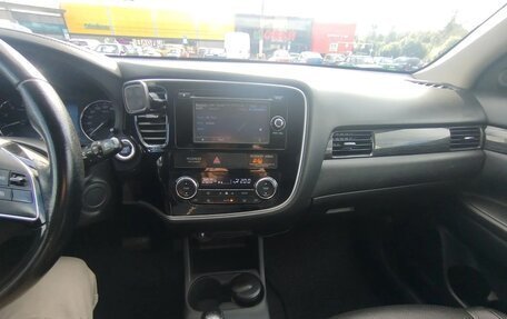Mitsubishi Outlander III рестайлинг 3, 2015 год, 1 500 000 рублей, 16 фотография