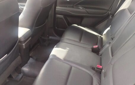 Mitsubishi Outlander III рестайлинг 3, 2015 год, 1 500 000 рублей, 13 фотография