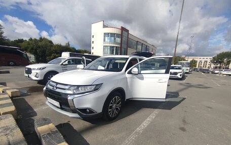 Mitsubishi Outlander III рестайлинг 3, 2015 год, 1 500 000 рублей, 15 фотография