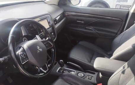 Mitsubishi Outlander III рестайлинг 3, 2015 год, 1 500 000 рублей, 17 фотография