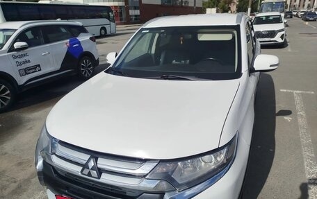 Mitsubishi Outlander III рестайлинг 3, 2015 год, 1 500 000 рублей, 10 фотография
