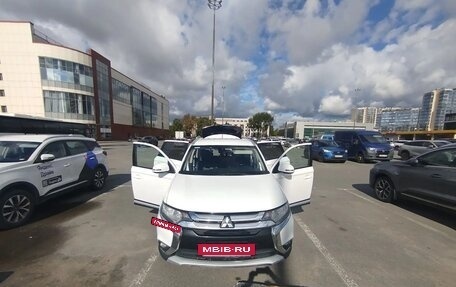 Mitsubishi Outlander III рестайлинг 3, 2015 год, 1 500 000 рублей, 11 фотография