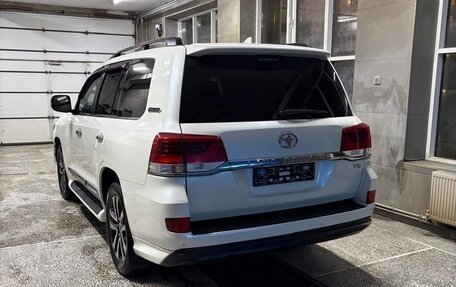Toyota Land Cruiser 200, 2017 год, 7 500 000 рублей, 4 фотография