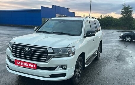 Toyota Land Cruiser 200, 2017 год, 7 500 000 рублей, 7 фотография