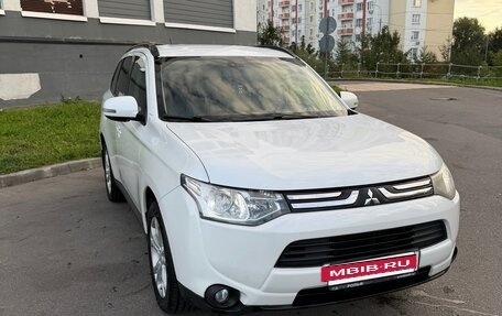 Mitsubishi Outlander III рестайлинг 3, 2013 год, 1 250 000 рублей, 2 фотография