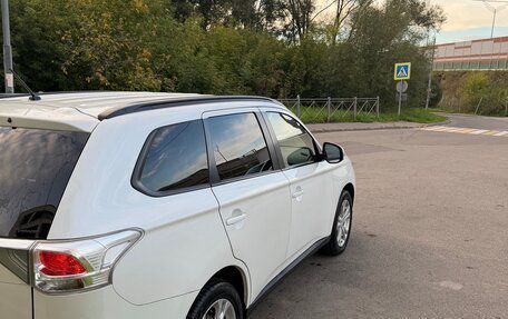 Mitsubishi Outlander III рестайлинг 3, 2013 год, 1 250 000 рублей, 8 фотография