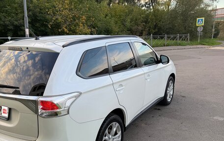 Mitsubishi Outlander III рестайлинг 3, 2013 год, 1 250 000 рублей, 4 фотография