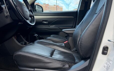 Mitsubishi Outlander III рестайлинг 3, 2013 год, 1 250 000 рублей, 9 фотография