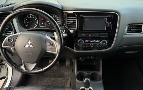Mitsubishi Outlander III рестайлинг 3, 2013 год, 1 250 000 рублей, 10 фотография