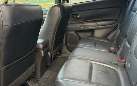 Mitsubishi Outlander III рестайлинг 3, 2013 год, 1 250 000 рублей, 14 фотография
