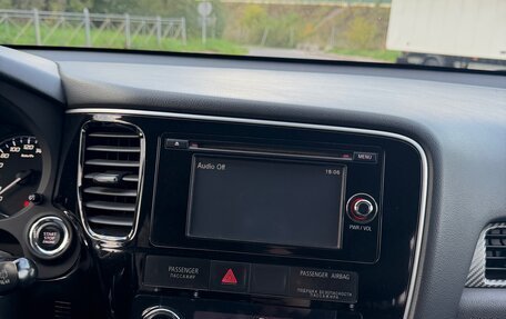 Mitsubishi Outlander III рестайлинг 3, 2013 год, 1 250 000 рублей, 13 фотография
