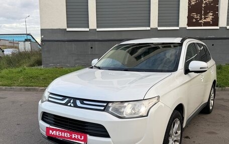 Mitsubishi Outlander III рестайлинг 3, 2013 год, 1 250 000 рублей, 3 фотография