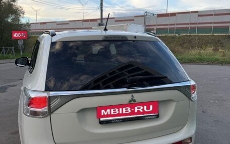 Mitsubishi Outlander III рестайлинг 3, 2013 год, 1 250 000 рублей, 6 фотография
